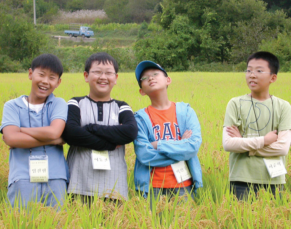 성주 가나안 농장은 농장에서 음식과 공연, 체험 등이 어우러진 팜파티를 해마다 열어 지역을 알리고 있다.